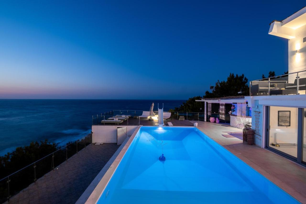 Icarus Luxury Beachfront Villa Gialiskari  外观 照片