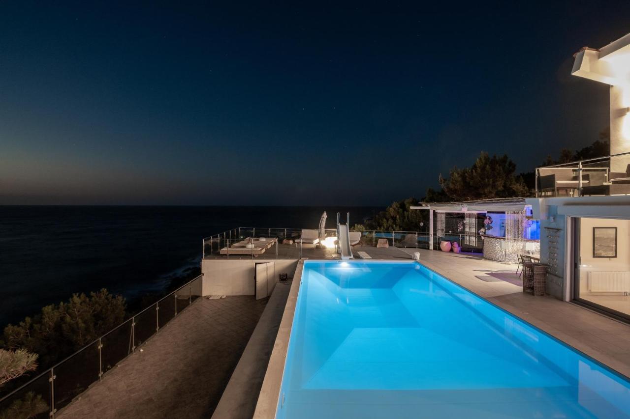 Icarus Luxury Beachfront Villa Gialiskari  外观 照片