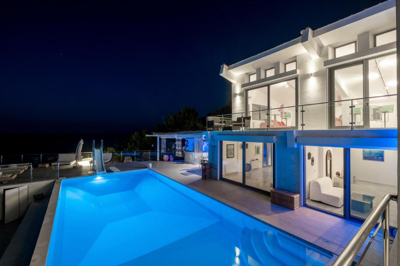 Icarus Luxury Beachfront Villa Gialiskari  外观 照片