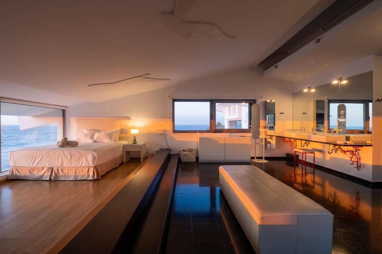 Icarus Luxury Beachfront Villa Gialiskari  外观 照片