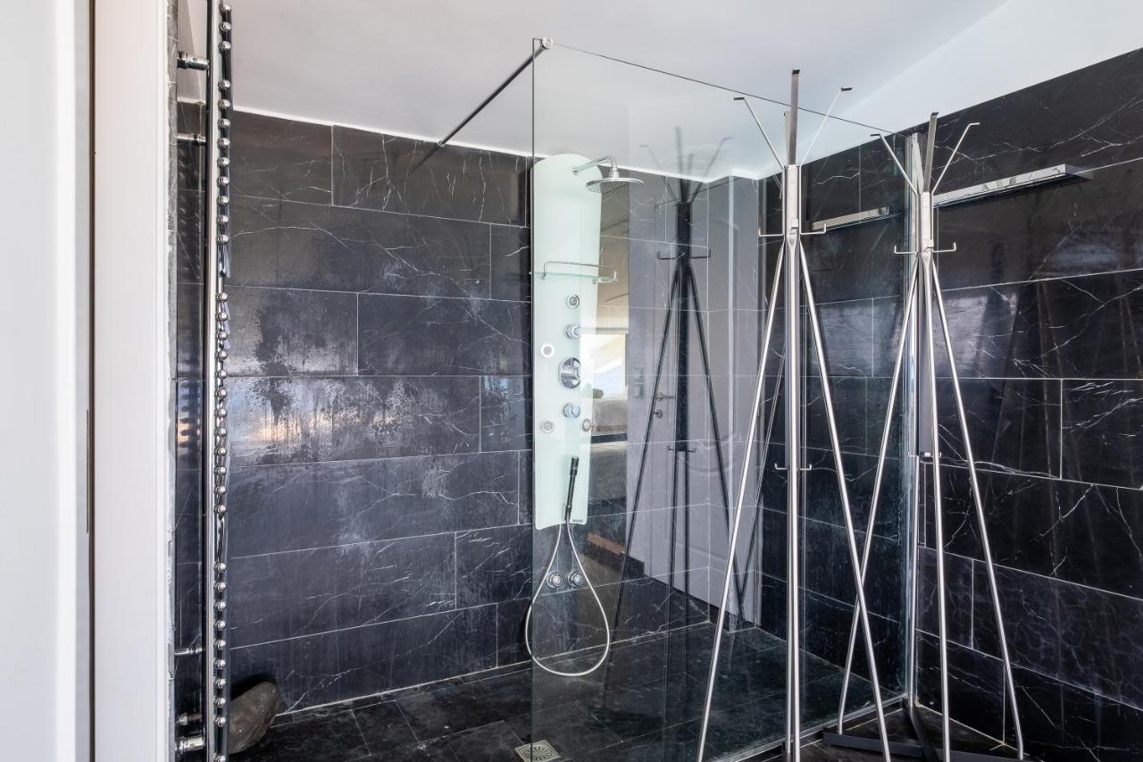 Icarus Luxury Beachfront Villa Gialiskari  外观 照片