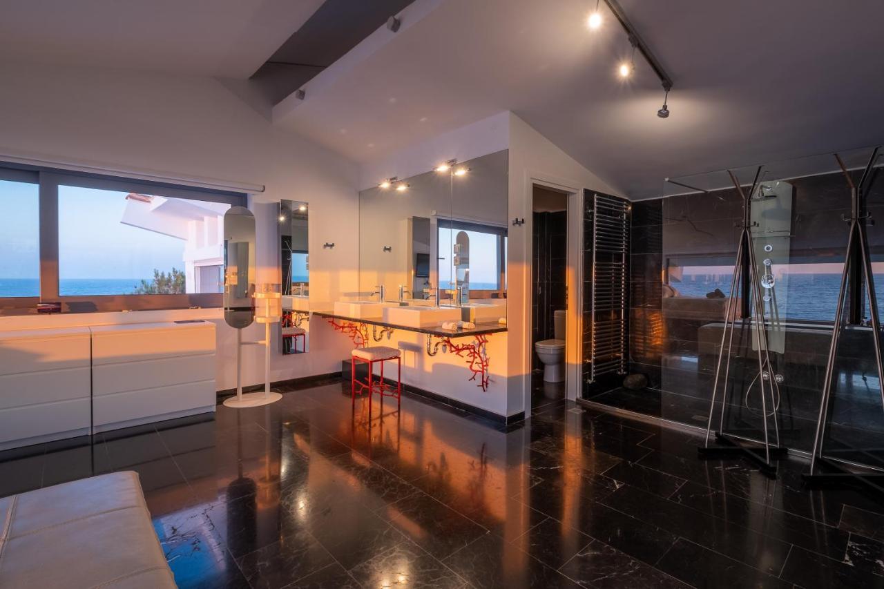 Icarus Luxury Beachfront Villa Gialiskari  外观 照片
