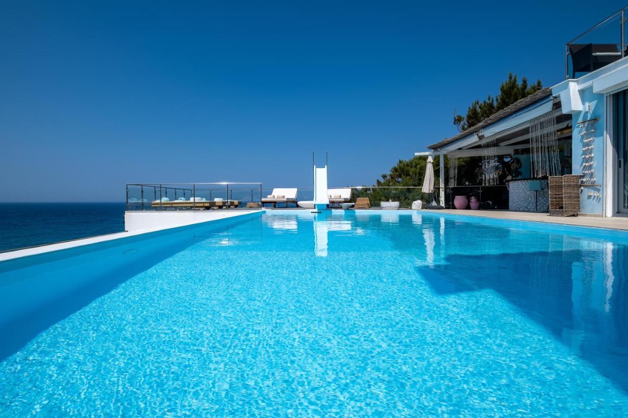 Icarus Luxury Beachfront Villa Gialiskari  外观 照片